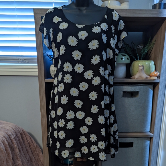 Lucca Couture Dresses & Skirts - Urban Outfitters Lucca Couture Dress with Daisy floral pattern Size M